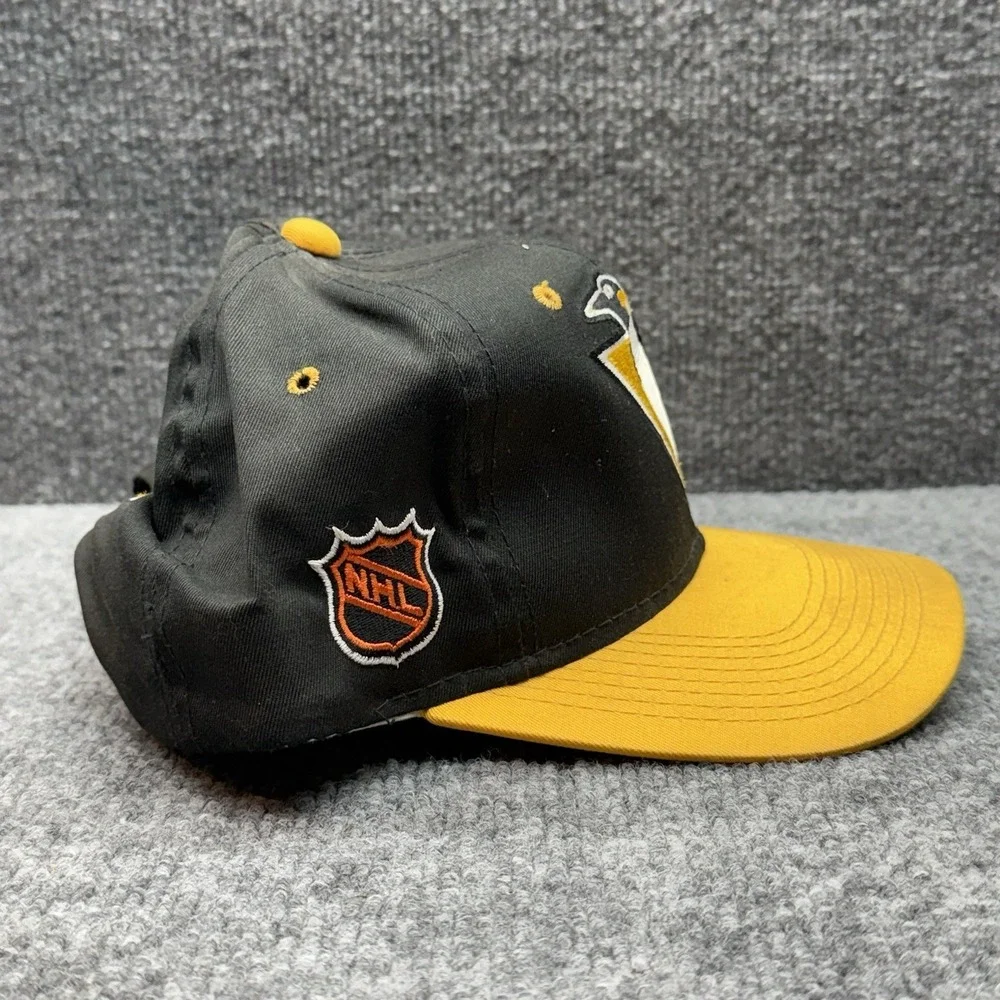 Vintage 1990s NHL Sports Specialities‎ Pittsburgh Penguins Script Snapback Hat